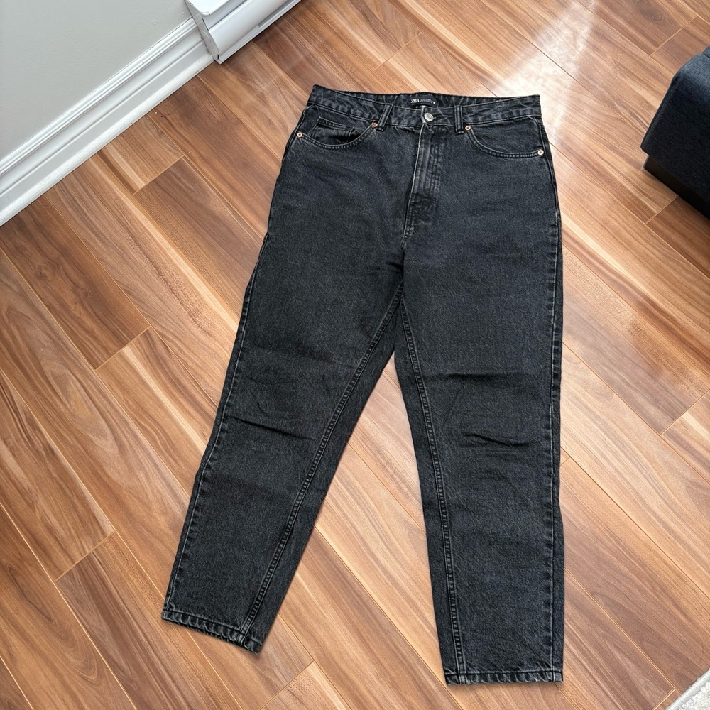 ZARA HIGH RISE MOM JEANS